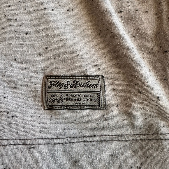 Flag and Anthem grey heather t-shirt Henley, men’s XL - Picture 2 of 3